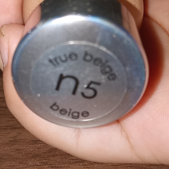 L’Oréal Paris foundation - Picture 2 of 2